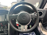 【純正革巻きステアリング】上質な革を使用することで、手にしっかり馴染みとても運転しやすいハンドルです♪