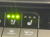 【シートヒーター&ベンチレーション】夏場は涼しい風でお尻や背中の熱やムレを防ぎ、冬はエアコンよりも早く温まってポカポカに!季節を問わず快適に過ごせます。
