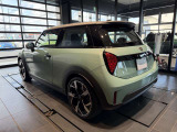 弊社では全車両の事前点検整備を行っております。またご納車前に再度点検整備を行い、全国ご自宅前までご納車致します。正規ディーラーならではのクオリティと安心をお届けしております!