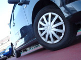 『1台』のお車に対して、3名体制で日々議論を重ね仕入れを行っております。