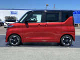 左側オートスライドドア付きです。リモコンや車内からでも開閉操作は可能です。