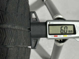 冬タイヤの残り溝は6.0mmです。スリップラインからは4.5mmとなっております。