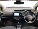 シンプルながら機能性あふれる運転席廻りです。視界性もよく、運転しやすいですよ。