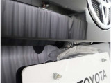 バックモニター付なので後退時に後方が見えるので安心。 車は構造上、死角がたくさんなので万が一を考えると必須ですね。 あくまで補助の為の装備、バックは目視で確認する事が重要ですよ。