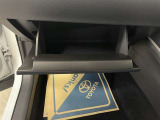 【グローブボックス 】車検証や取扱説明書などの書類を収納するスペースです(^^)