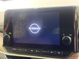 【メーカー純正ナビ】インテリアに溶け込むスタイリッシュな「専用設計」メーカーナビを装備♪視認性や操作性など基本性能にも優れ、より上質なカーライフをお楽しみいただけます。