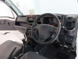 見通しのよいすっきりとした視界で、誰でも運転しやすいです。運転のしやすさは疲れにくさにも繋がりますよ♪