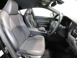 ゆったり室内で運転もしやすいです♪使い勝手の良い配置も考えられています!!