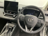 高いホールド性で運転姿勢が安定します。長距離ドライブでも疲れにくいのが魅力です。快適なドライビングライフをお送りください♪