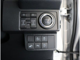 プッシュスタートスイッチの横には様々な機能のスイッチが並べられています。