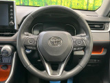 【純正革巻きステアリング】上質な革を使用することで、手にしっかり馴染みとても運転しやすいハンドルです♪