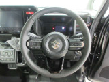 ステアリングから手を離さず、運転に集中したままオーディオ等の操作ができます。