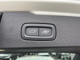 【パワーバックドア】スマートキーや運転席のボタンを押すだけでリアゲートが自動で開閉します!荷物を持っている時や、高い位置にあるバックドアを閉める際に便利な機能です。
