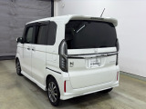 Honda SENSING装着車です。衝突を予測してブレーキをかけたり、前のクルマにちょうどいい距離で走行できる多彩な安心・快適機能を搭載した先進の安全運転支援システムがサポートします。