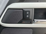 【MERIDIANサウンドシステム】精密なデジタル技術を用いて、車内で臨場感あふれるオーディオ体験を提供します。澄み渡った高音から迫力ある重低音まで鮮やかに再生します。