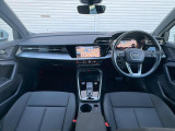 スタイリッシュな運転席で乗るたびに所有する喜びを感じることができます。