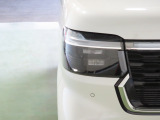 LEDヘッドライトは、点灯の瞬間から光量を発揮し、突然暗くなるトンネルなどでの安定感を高めます。