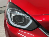 LEDヘッドライトは、点灯の瞬間から最大光量を発揮し、突然暗くなるトンネルなどでの安定感を高めます。