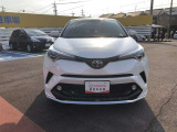 「フロントマスク」です。車の印象を決めるのは【顔】。この車の顔つきは、きっとあなたにピッタリ!?
