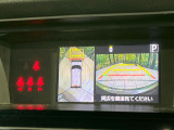 【パノラミックビューモニター】専用のカメラにより、上から見下ろしたような視点で360度クルマの周囲を確認することができます☆死角部分も確認しやすく、狭い場所での切り返しや駐車もスムーズに行えます。
