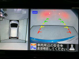 【アラウンドビューモニター】まるでクルマを真上から見ているようなアラウンドビューモニターで運転をサポート。運転席から見えにくい車の四隅や後方もモニターでしっかり見えます。