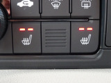 【シートヒーター】運転席、助手席にはシートヒーターが装備されております。これからの季節には嬉しい装備です!