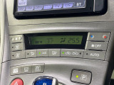 【オートエアコン】一度お好みの温度に設定すれば、車内の温度を検知し風量や温度を自動で調整。暑い&hellip;寒い&hellip;と何度もスイッチ操作をする必要はありません。快適な車内空間には必須の機能ですね♪
