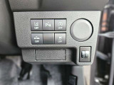 【安全装備も充実】車線逸脱警報システム。バック時の障害物を検知し知らせるパーキングセンサー付きです。