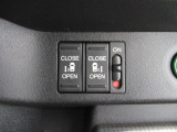 両側電動スライドドア。荷物で手が塞がる時など簡単にドアの開閉が出来ます。何より力いらずで開閉OK。女性やお年寄りにも優しい。電動機能はOFFにもできますから元気なお子様の駆け出しも安心です。