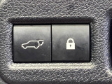 【パワーバックドア】スマートキーや運転席のボタンを押すだけでリアゲートが自動で開閉します!荷物を持っている時や、高い位置にあるバックドアを閉める際に便利な機能です♪