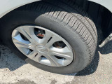 端正な純正ホイールカバー装備です。