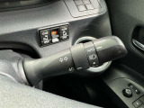 【オートライト】車外の明るさに応じて、自動的にライトの点灯・消灯をしてくれます。
