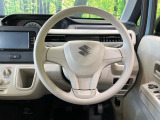 インテリアに合わせたデザインのステアリングは、運転される方のことも考え、運転しやすい形状、大きさです。是非一度、実際に触ってお確かめください。