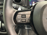 ステアリングにオーディオ操作スイッチが付いています。オーディオ画面に直接タッチしなくても操作が出来ますので、運転に集中できます。