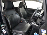 運転席のスペースはゆったりしていて、視界も広く確保されているので普段の運転からロングドライブまで快適です。