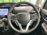 インテリアに合わせたデザインのステアリングは、運転される方のことも考え、運転しやすい形状、大きさです。是非一度、実際に触ってお確かめください。