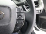 《クルーズコントロール》高速道路でアクセル操作なしでも車が自動でスピードを保ってくれる機能です。操作さえ覚えてしまえば、長距離の高速は楽々走れます!