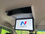 【フリップダウンモニター】大画面モニターで後席でもエンタメをお楽しみいただけます。小さなお子様にも大人気の装備です♪