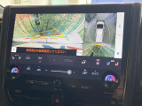 【パノラミックビューモニター】専用のカメラにより、上から見下ろしたような視点で360度クルマの周囲を確認することができます☆死角部分も確認しやすく、狭い場所での切り返しや駐車もスムーズに行えます。