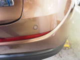 《インテリジェンスクリアランスソナー》駐車時など、低速走行時における衝突を緩和(ブレーキとアクセルを踏み間違えても、自動(被害軽減)ブレーキをかける装置です。