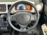 インテリアに合わせたデザインのステアリングは、運転される方のことも考え、運転しやすい形状、大きさです。是非一度、実際に触ってお確かめください。