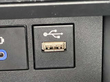 外部入力USB端子付き!お気に入りの音楽を車内で楽しめます