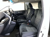 すっきりとしたデザインの内装は、さすがトヨタ車の上品さを感じます。