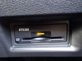 【ETC2.0】高速料金の自動決済に加え、渋滞回避や安全運転に役立つ道路情報を受信できる高度システム。より快適で効率的なドライブをサポートします。