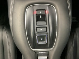 【電子制御パーキングブレーキ】指先で操作が簡単。スイッチを引くだけでパーキングブレーキの操作が可能です。
