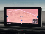 ●純正ナビ:一体感のあるナビは、高級感ある車内を演出してくれます。オーディオ機能も充実しておりますので、運転もより楽しめます♪
