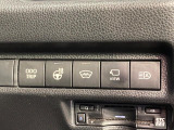 【ステアリングヒーター】冬場に冷たくなりやすい革巻きステアリングを、スイッチ一つで素早く適温に!エアコンよりも早く温まってくれるので、寒い日の運転も快適になりますね♪