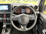 【純正革巻きステアリング】上質な革を使用することで、手にしっかり馴染みとても運転しやすいハンドルです♪