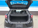 大きく開くリアゲートで荷物の出し入れも容易にできます。