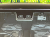 【スマートアシスト】走行中に前方の車両等を認識し、衝突しそうな時は警報とブレーキで衝突回避と被害軽減をアシスト。より安全にドライブをお楽しみいただけます。